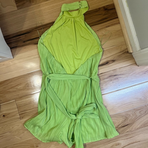Vestique NWT Lime Lover Romper Pleated Tie Waist Low Back Halter Neck Size L - Picture 6 of 6
